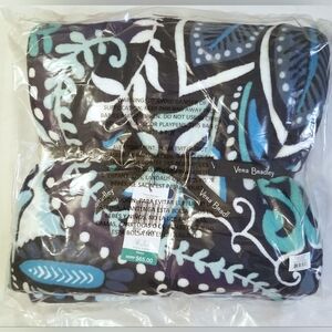 Vera Bradley fleece throw Blue Island Medallion